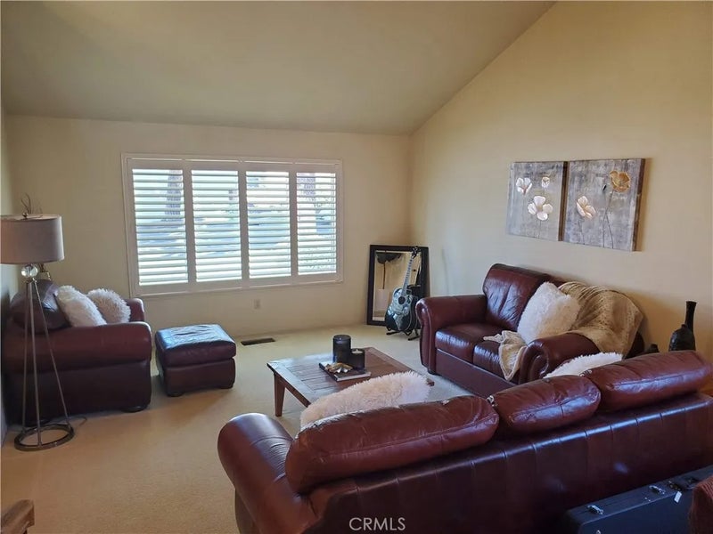 2046 N Kelly