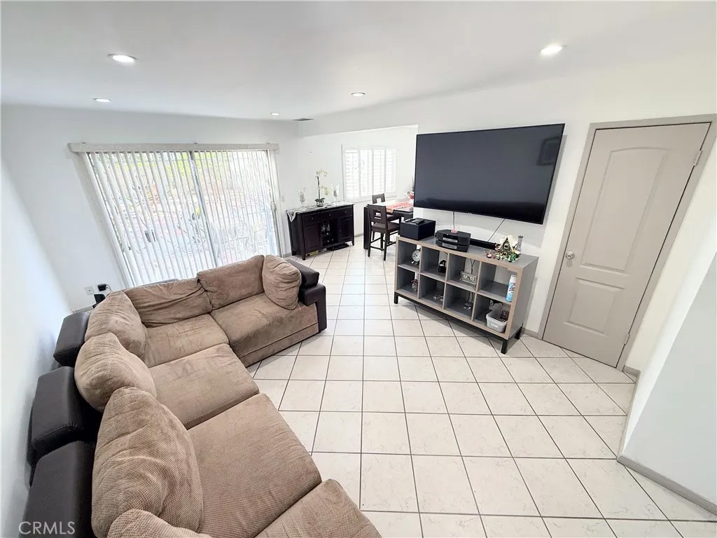 900 E Sagebank
