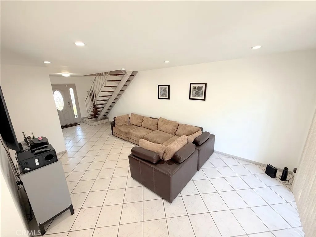 900 E Sagebank
