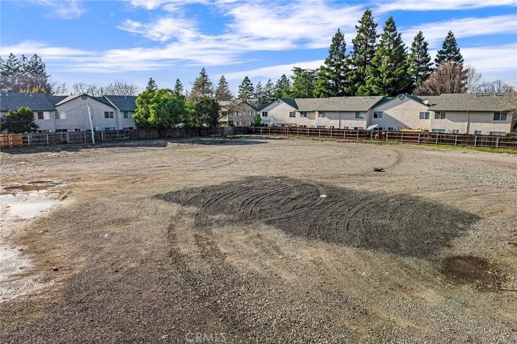 Photo of 996 E 1st Ave, Chico, CA 95926 (MLS # SN25277667)