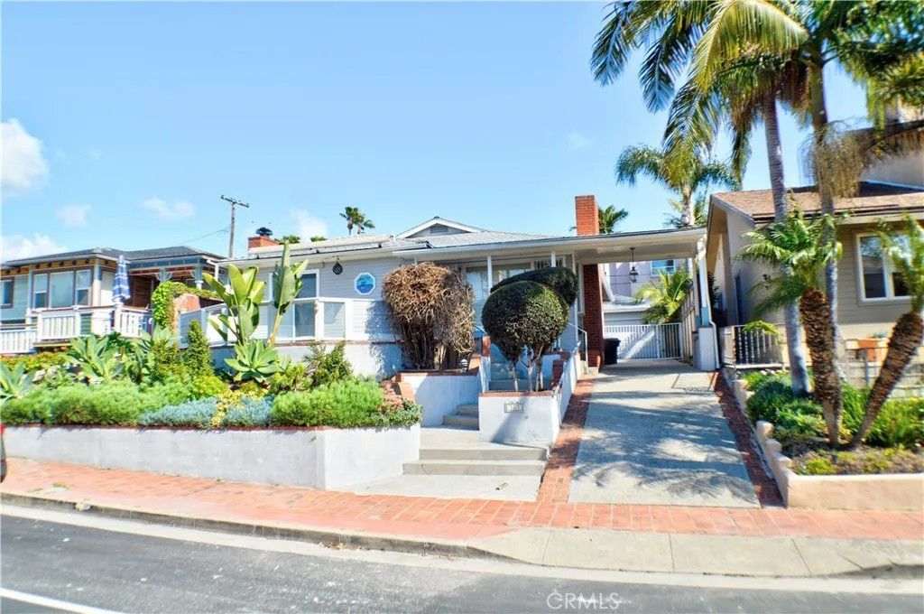 Photo of 123 Avenida Valencia, San Clemente, CA 92672 (MLS # OC25279819)