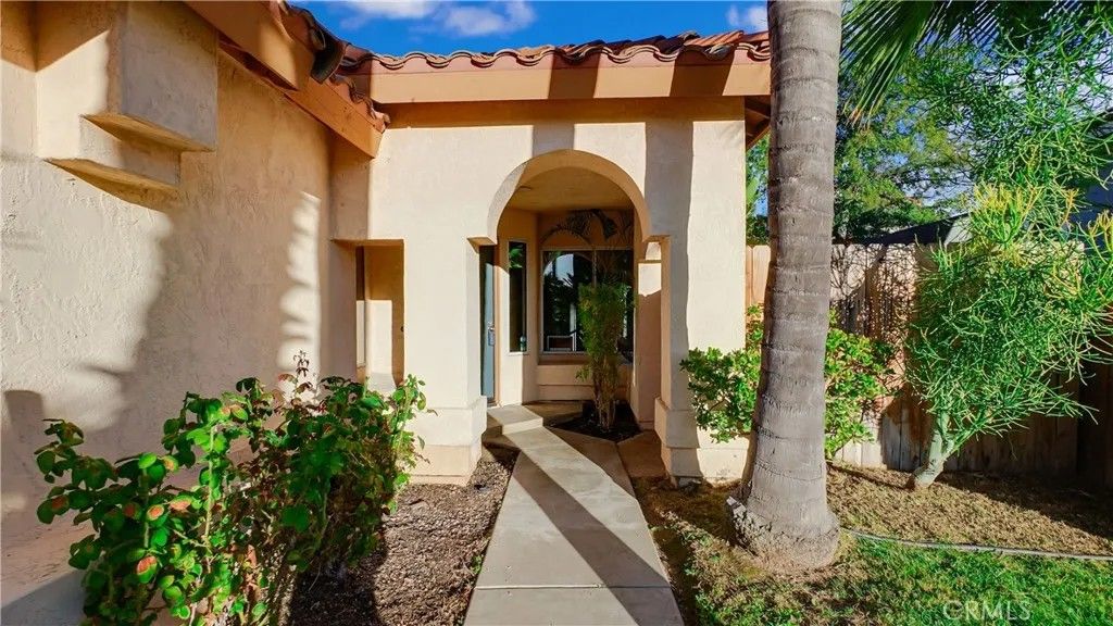 Photo of 39270 Corte Pluma, Murrieta, CA 92563 (MLS # TR25233389)