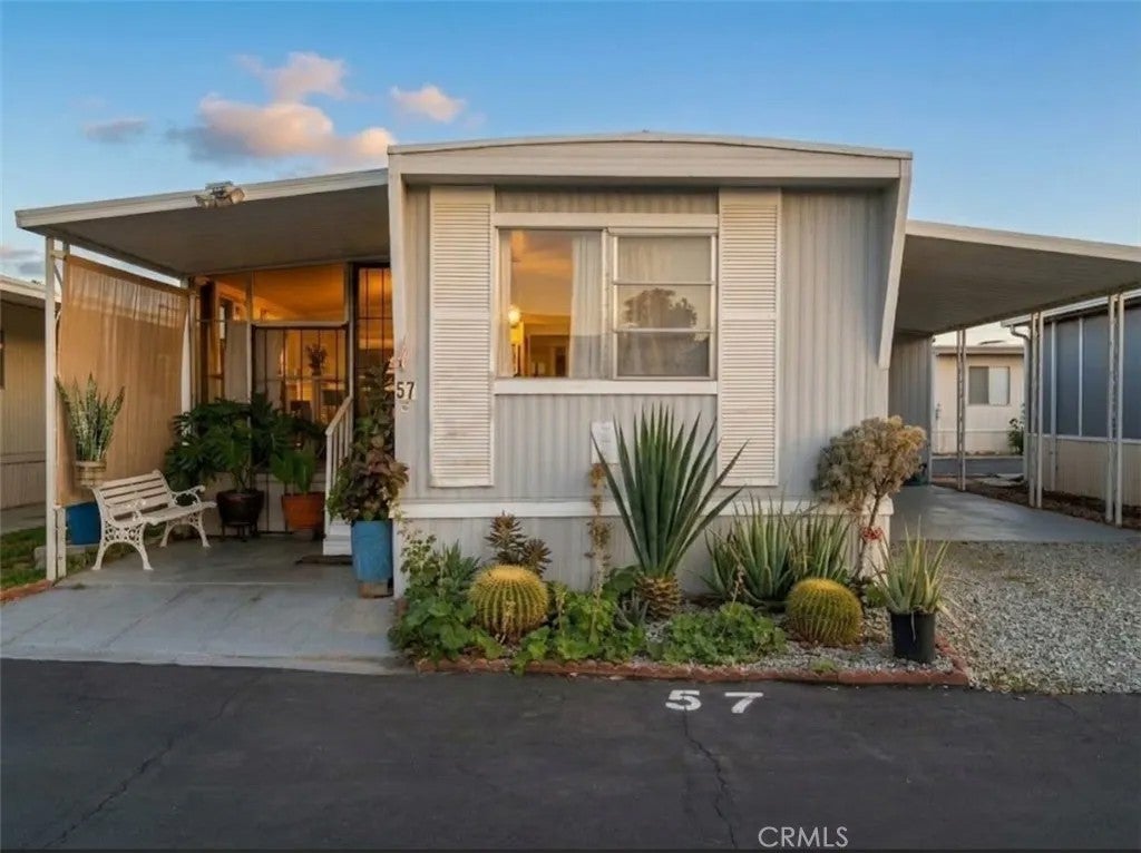 Photo of 999 S Santa Fe Ave, San Jacinto, CA 92583 (MLS # DW26223504)