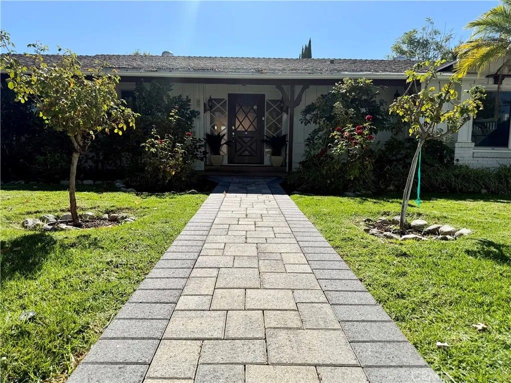 Photo of 22346 Burbank, Woodland Hills, CA 91367 (MLS # SR26074036)