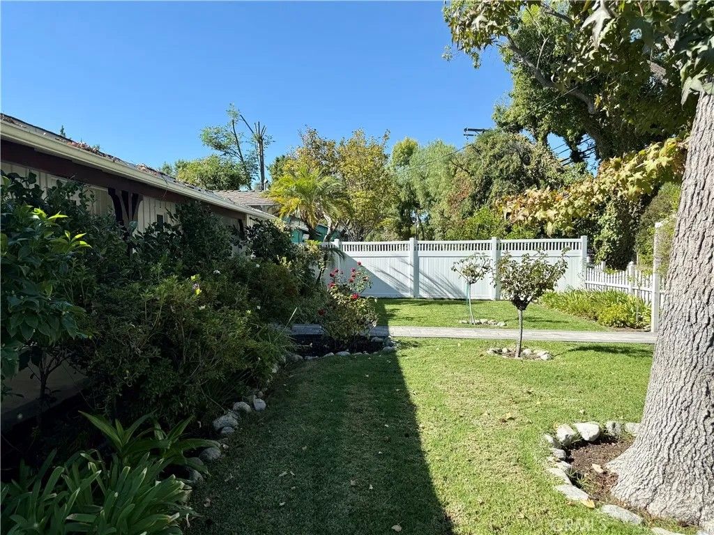 Photo of 22346 Burbank, Woodland Hills, CA 91367 (MLS # SR26074036)