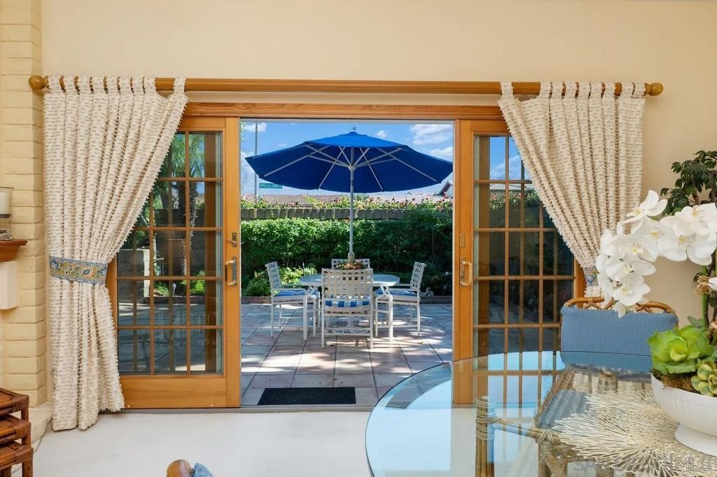 Photo of 1665 Caminito Aliviado, La Jolla, CA 92037 (MLS # 260005882)