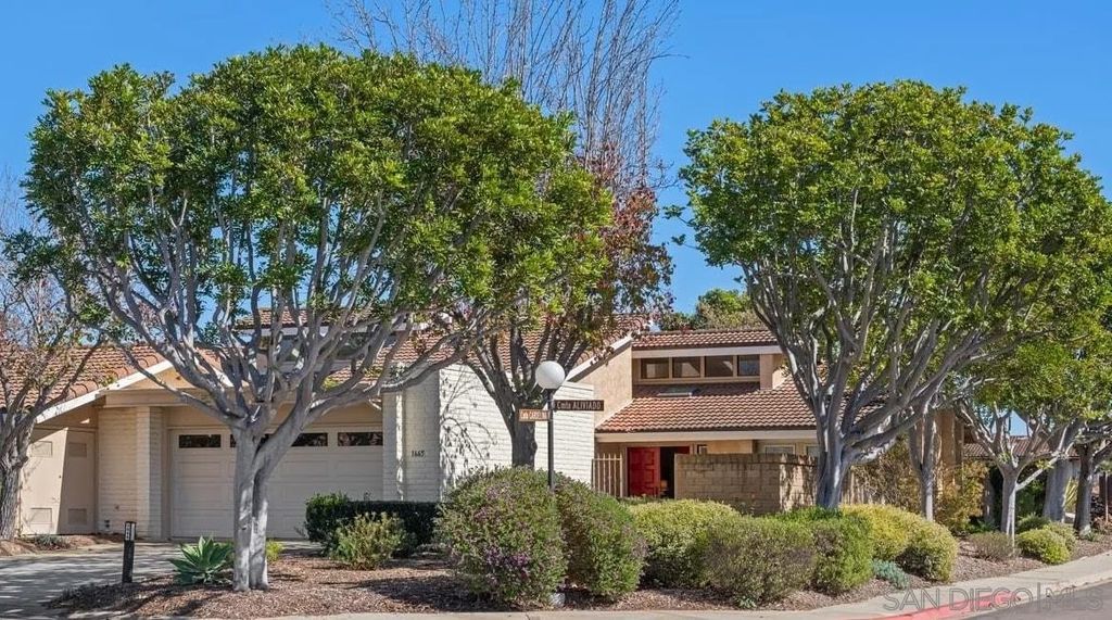 Photo of 1665 Caminito Aliviado, La Jolla, CA 92037 (MLS # 260005882)