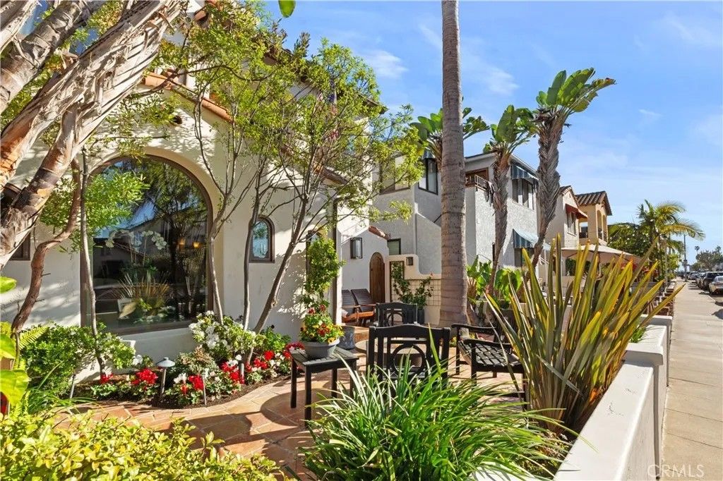 Photo of 158 Santa Ana Avenue, Long Beach, CA 90803 (MLS # OC26030600)