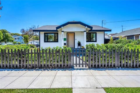 Photo of 2313 Andreo Avenue, Torrance, CA 90501 (MLS # SB26128487)