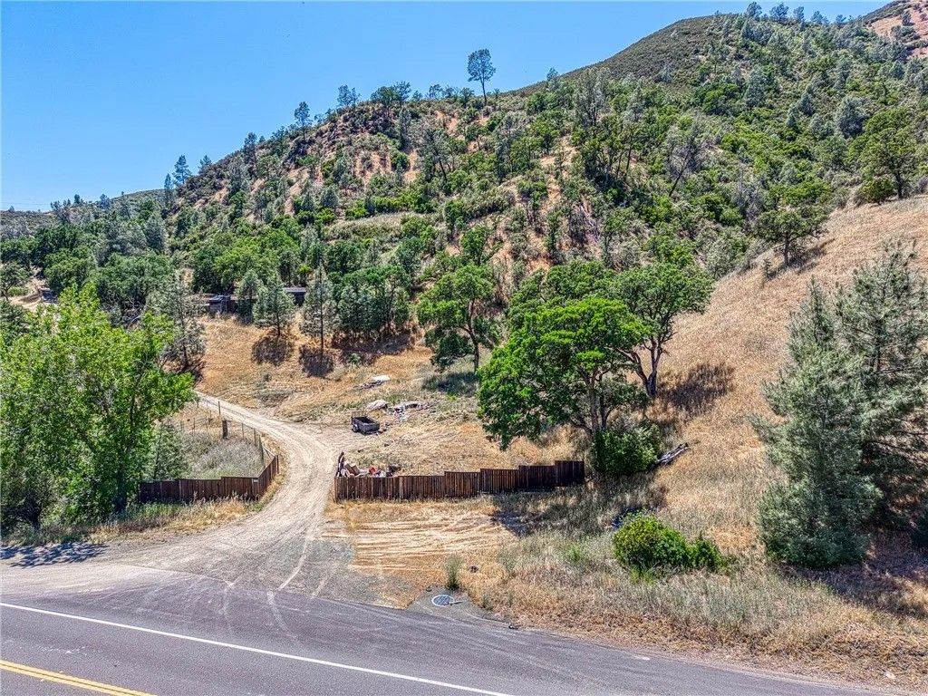 Photo of 104 Mule Skinner Rd, Clearlake Oaks, CA 95423 (MLS # LC26003243)