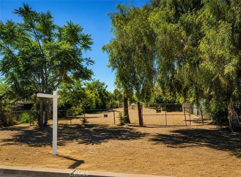 Photo of 935 E 3rd ST, San Bernardino, CA 92410 (MLS # PW26149370)