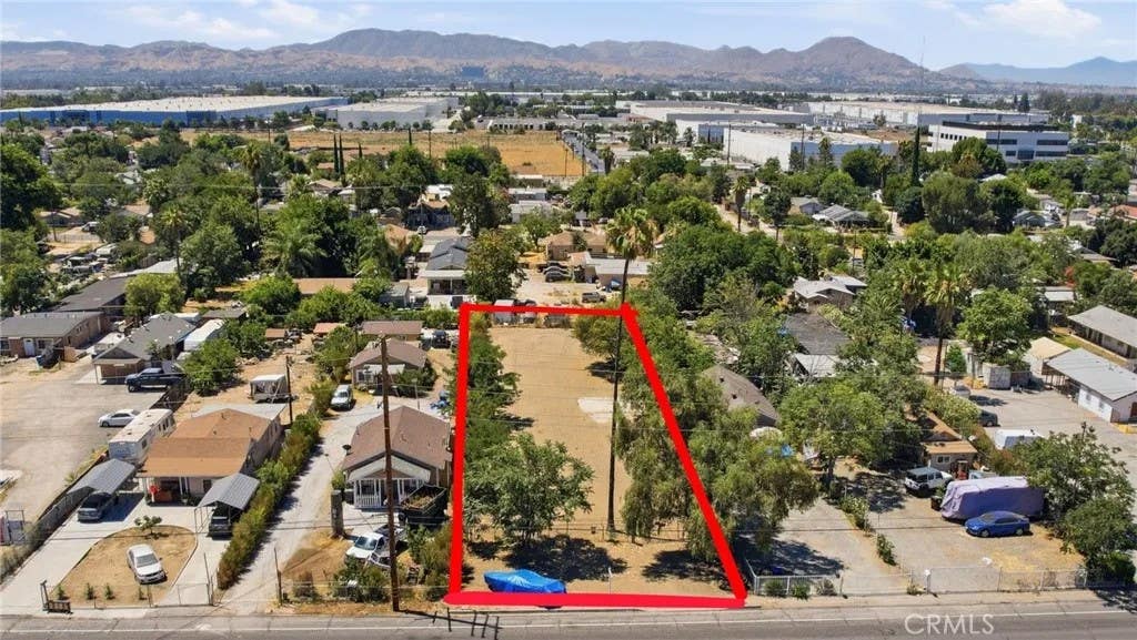 Photo of 935 E 3rd ST, San Bernardino, CA 92410 (MLS # PW26149370)