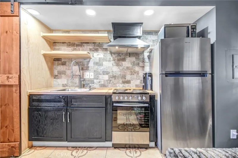 7904 Laurel Canyon 12