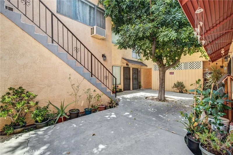 7904 Laurel Canyon 12