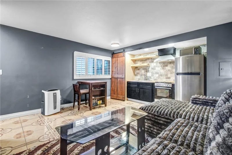7904 Laurel Canyon 12
