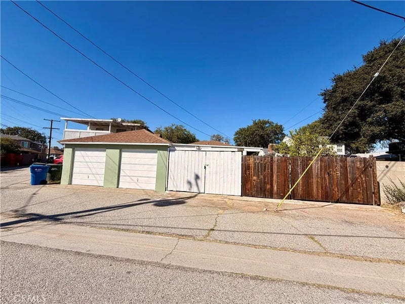 2421 W Via Corona
