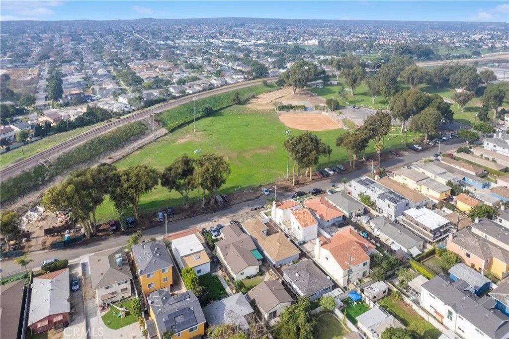 Photo of 18506 Kingsdale Ave, Redondo Beach, CA 90278 (MLS # SB26009825)