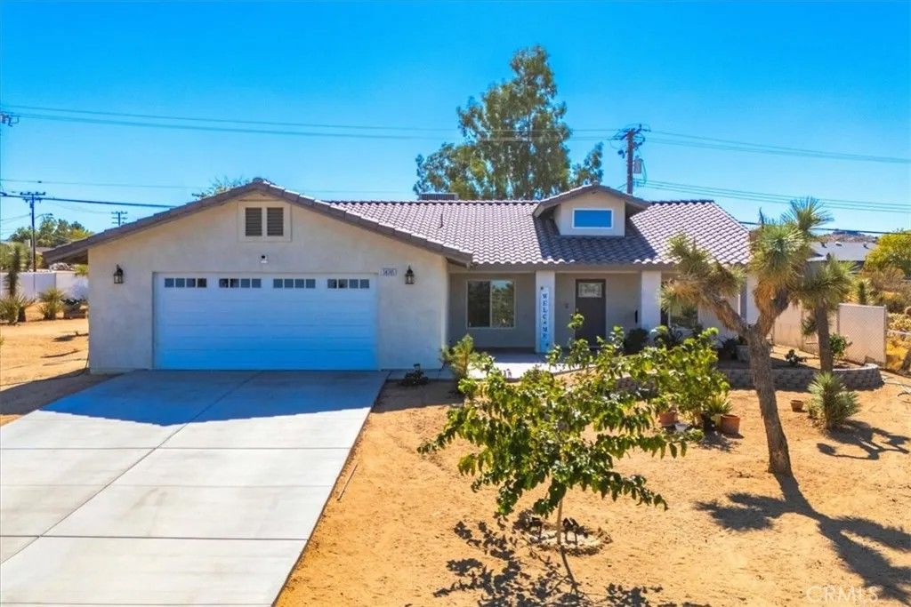 Photo of 58385 Delano Trl, Yucca Valley, CA 92284 (MLS # JT25279156)