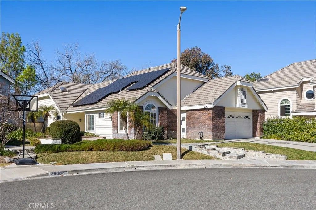 Photo of 26009 Tourelle Pl, Valencia, CA 91355 (MLS # SR26028416)