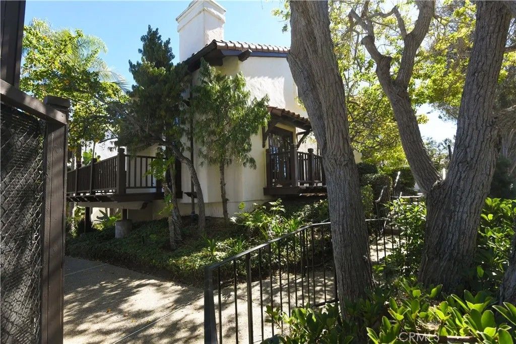 Photo of 8614 Villa La Jolla Dr #6, La Jolla, CA 92037 (MLS # SW25223994)