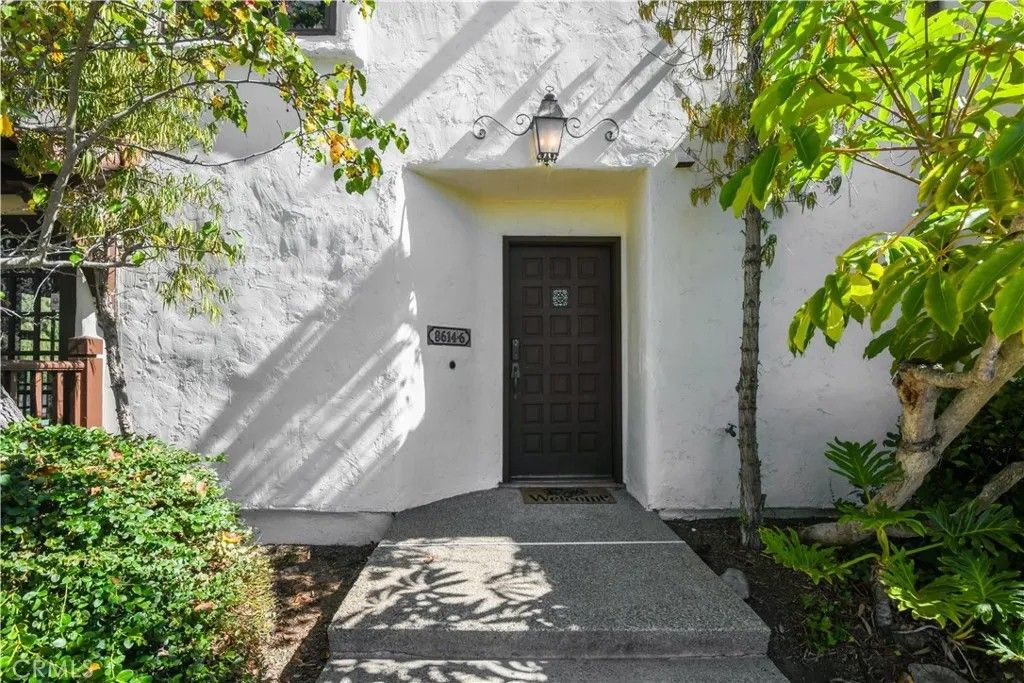 Photo of 8614 Villa La Jolla Dr #6, La Jolla, CA 92037 (MLS # SW25223994)