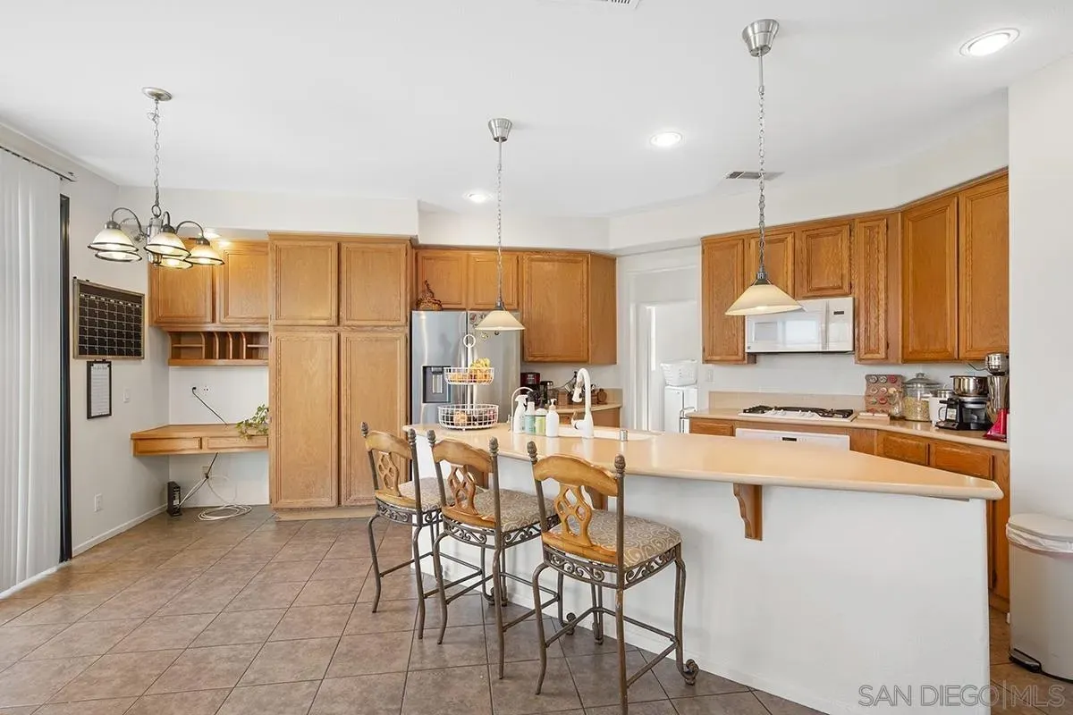 Chula Vista, California 91910, United States, 3 Bedrooms Bedrooms, ,3 BathroomsBathrooms,Residential,Active,173676