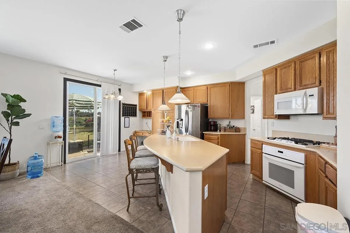 Chula Vista, California 91910, United States, 3 Bedrooms Bedrooms, ,3 BathroomsBathrooms,Residential,Active,173676