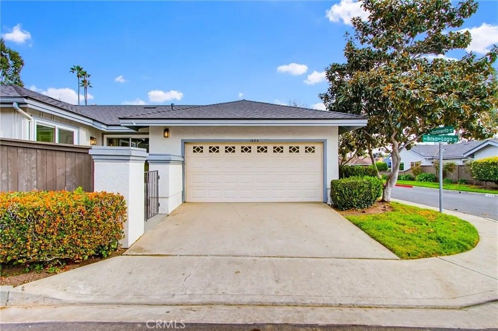 Photo of 1680 Via Brisa Del Lago, San Marcos, CA 92078 (MLS # ND26015871)
