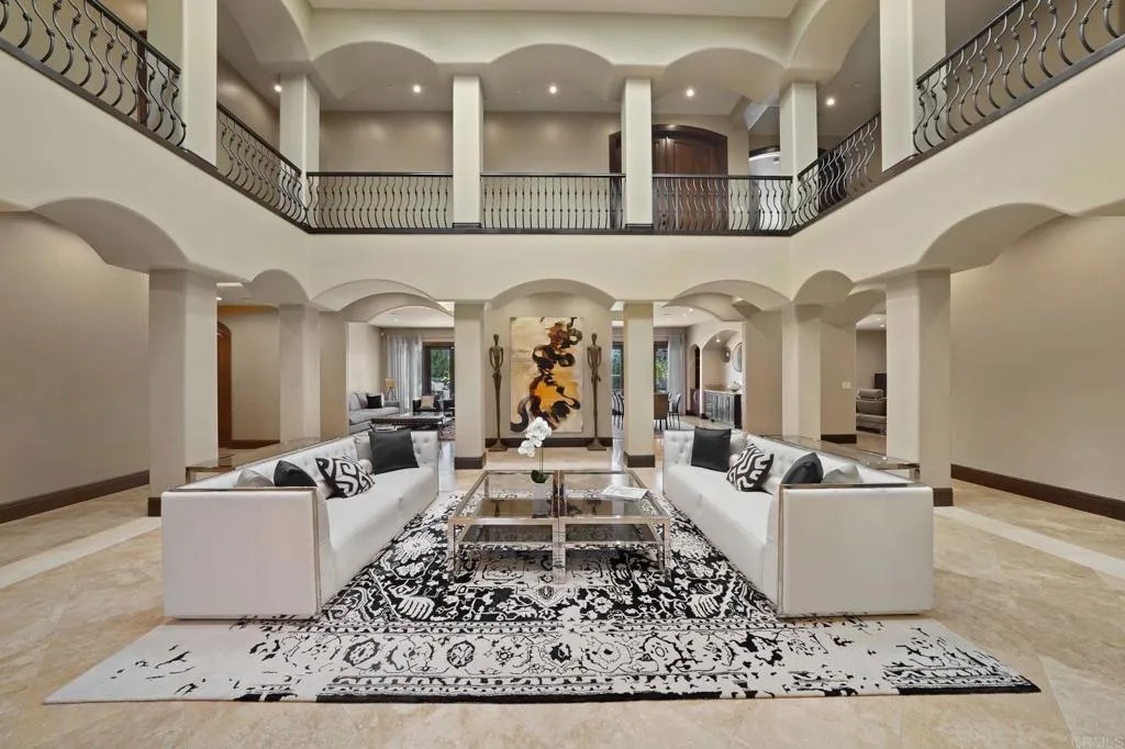 2890 Gate Fifteen Place