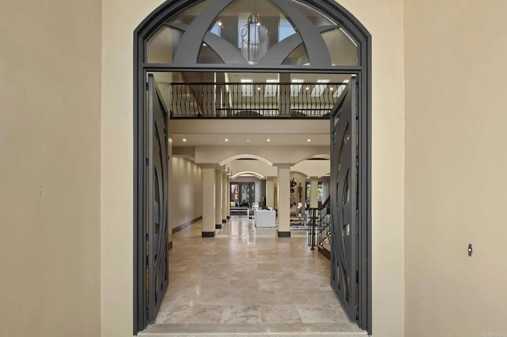 2890 Gate Fifteen Place