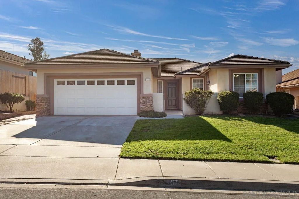 Photo of 1217 Ridgegrove L Ln, Escondido, CA 92029 (MLS # 260005588)