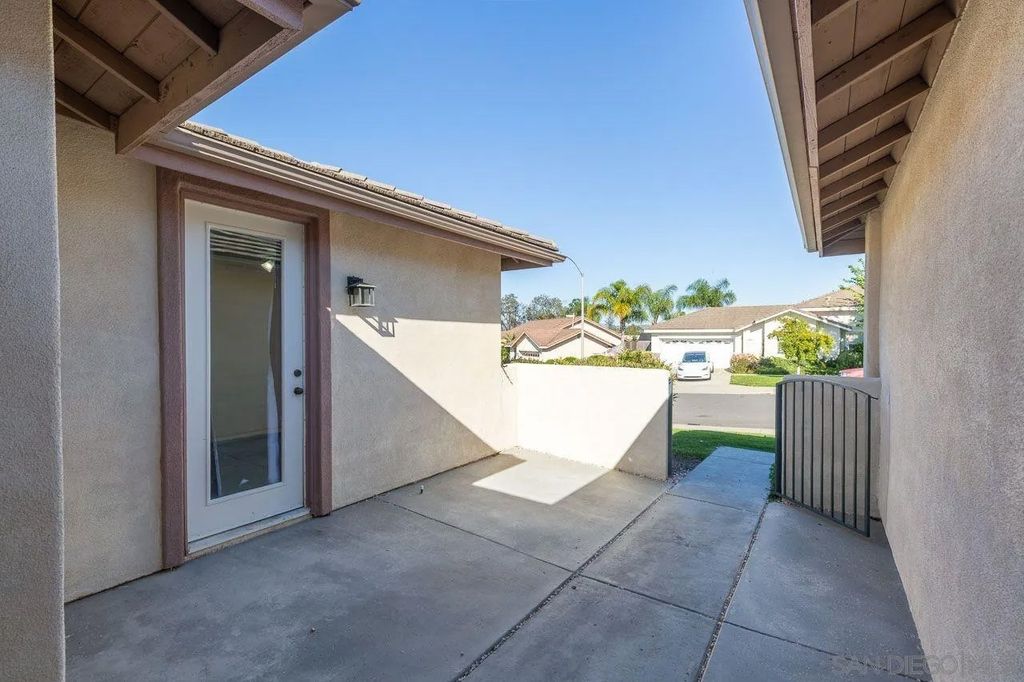 Photo of 1217 Ridgegrove L Ln, Escondido, CA 92029 (MLS # 260005588)