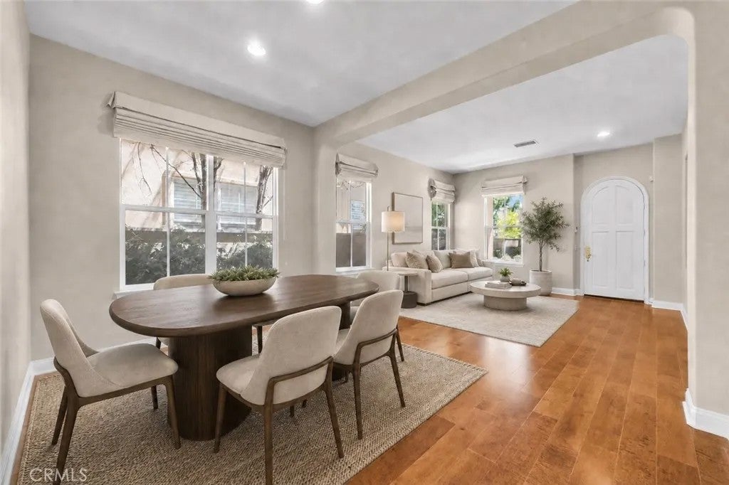 23 Carpenteria