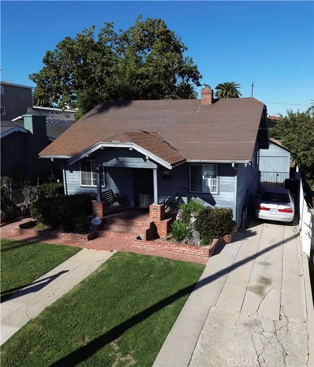 Photo of 834 W Santa Cruz St, San Pedro, CA 90731 (MLS # PW26023519)