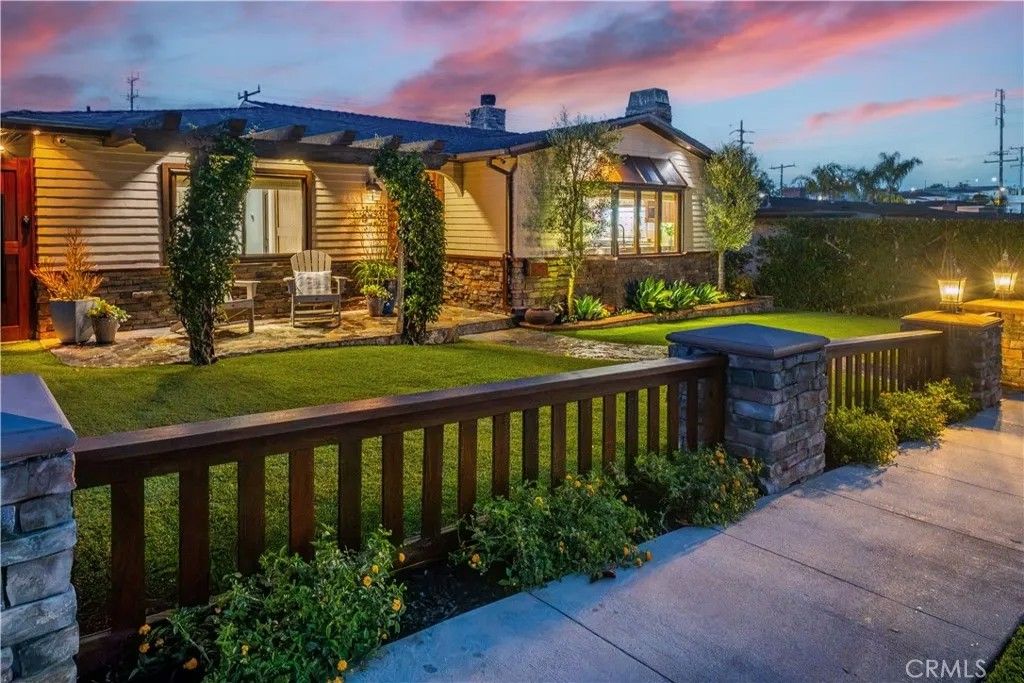 Photo of 1029 E Acacia Ave, El Segundo, CA 90245 (MLS # SB26095893)