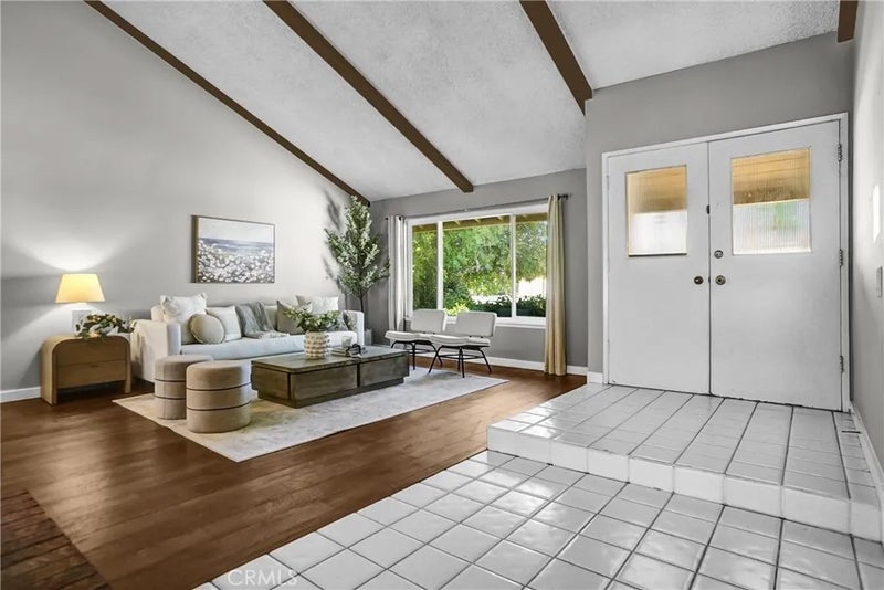25136 Avenida Rondel