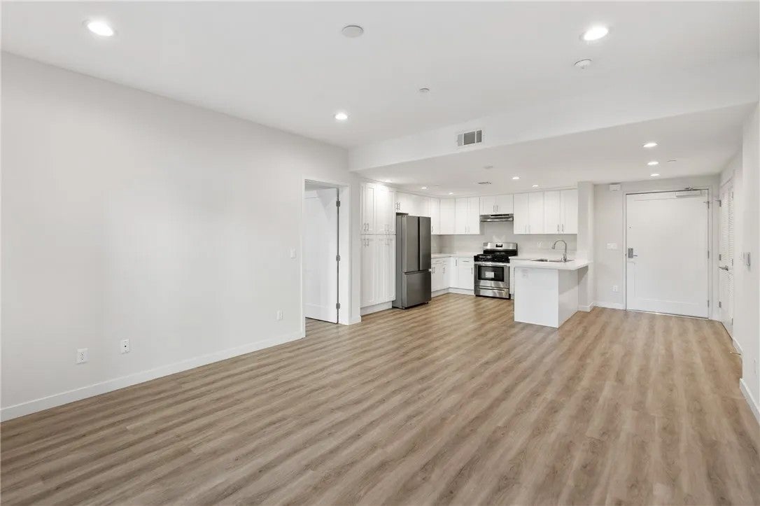 419 N Chandler Avenue 420
