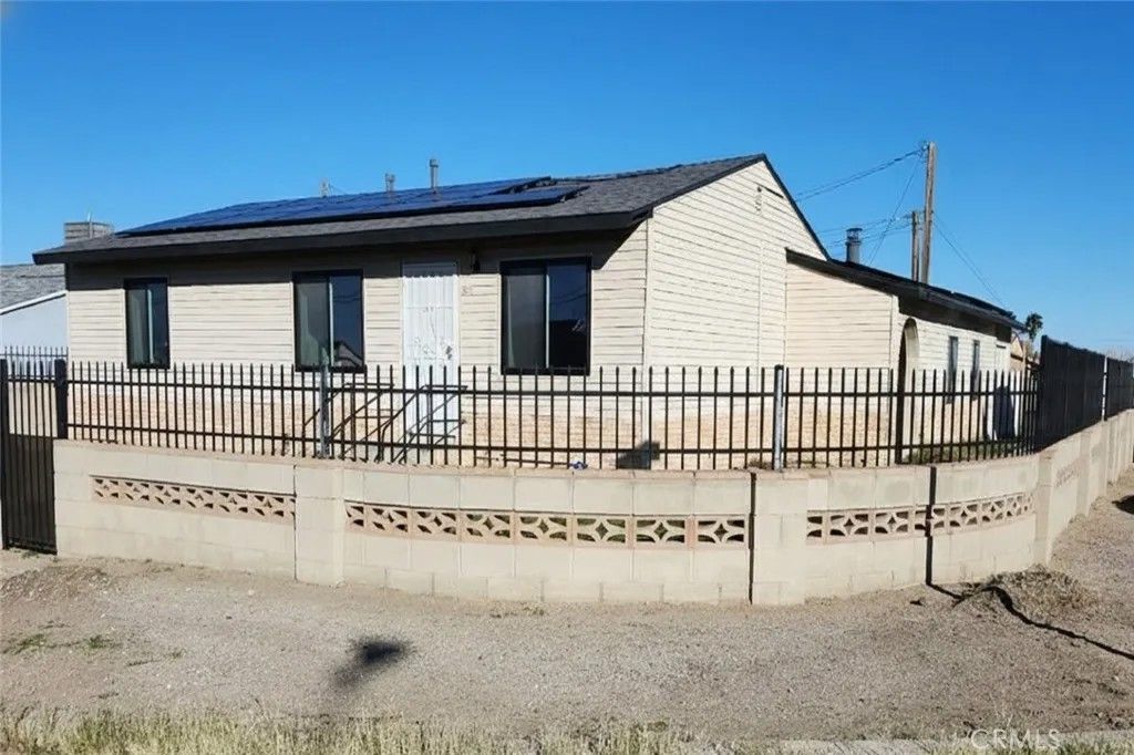 Photo of 611 Lillian Drive, Barstow, CA 92311 (MLS # CV26011163)