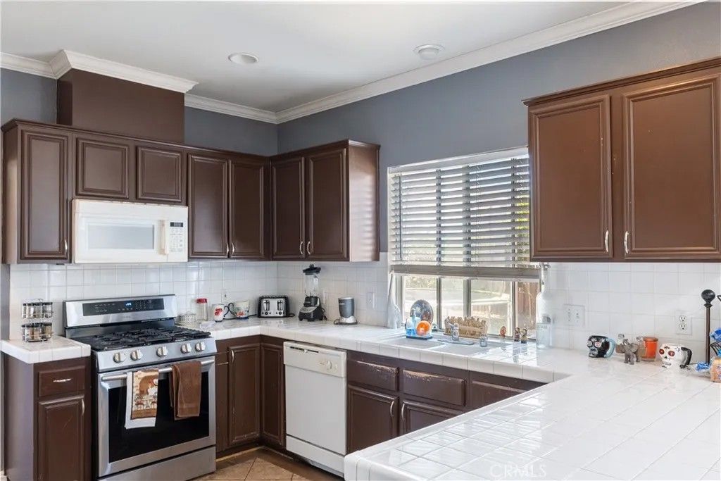 Photo of 945 Newport Drive, San Jacinto, CA 92583 (MLS # AR25122162)