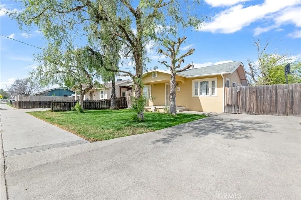 414 W Cameron