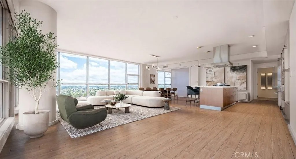 9 MacArthur Place 807