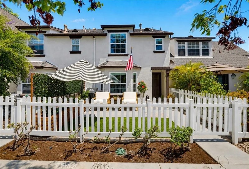 3 Three Vines Court