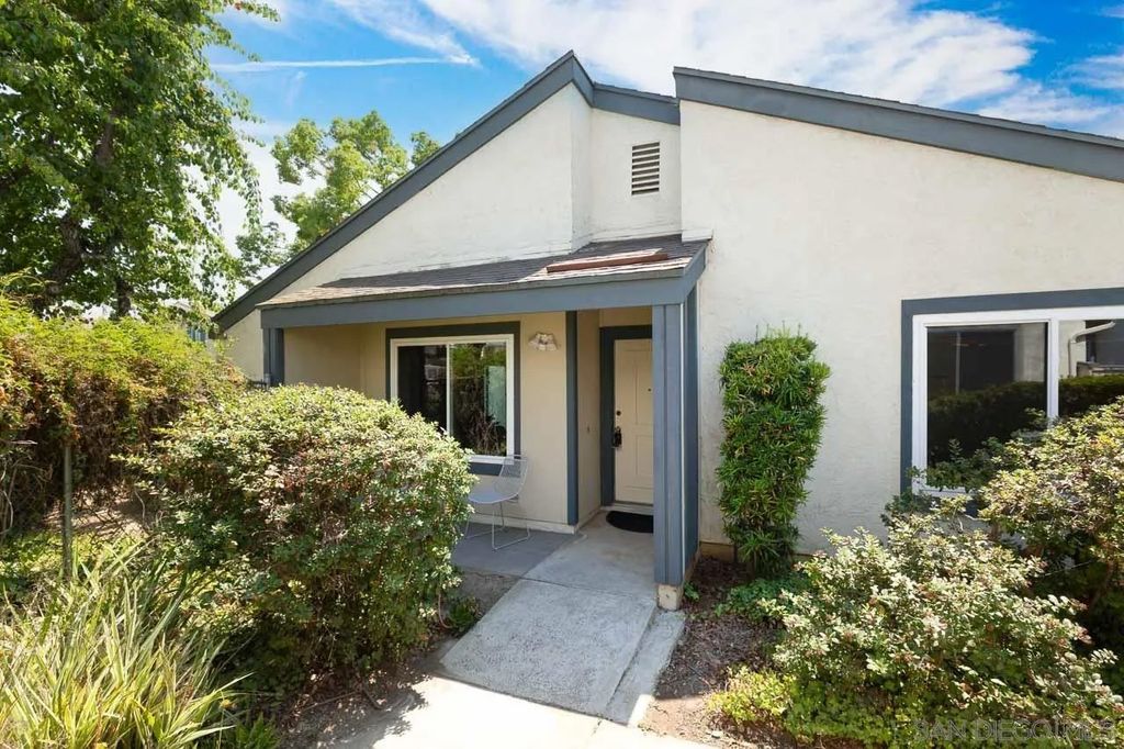 Photo of 254 Cerco Rosado, San Marcos, CA 92069 (MLS # 250036242)