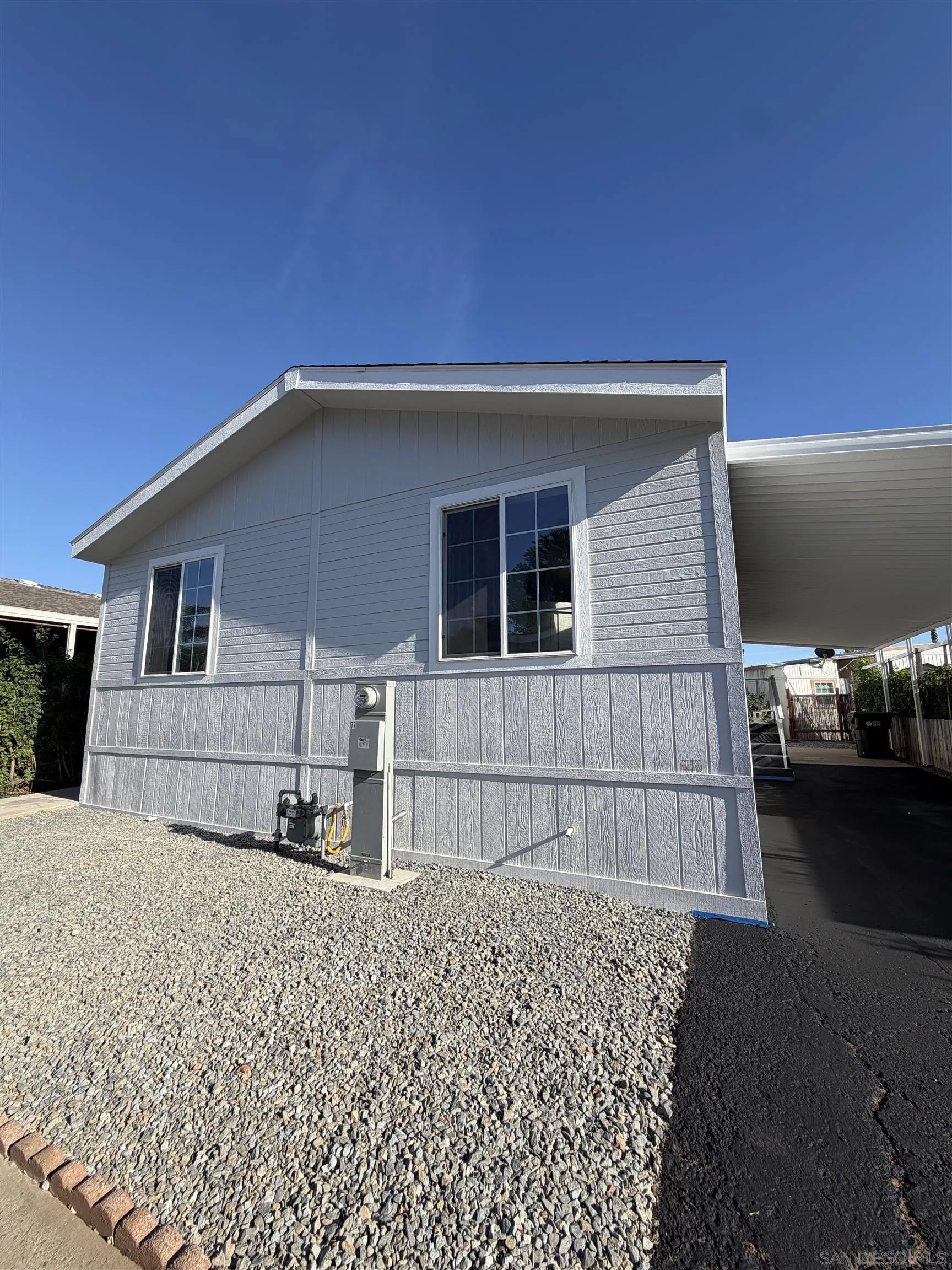 2550 E Valley Pkwy 77