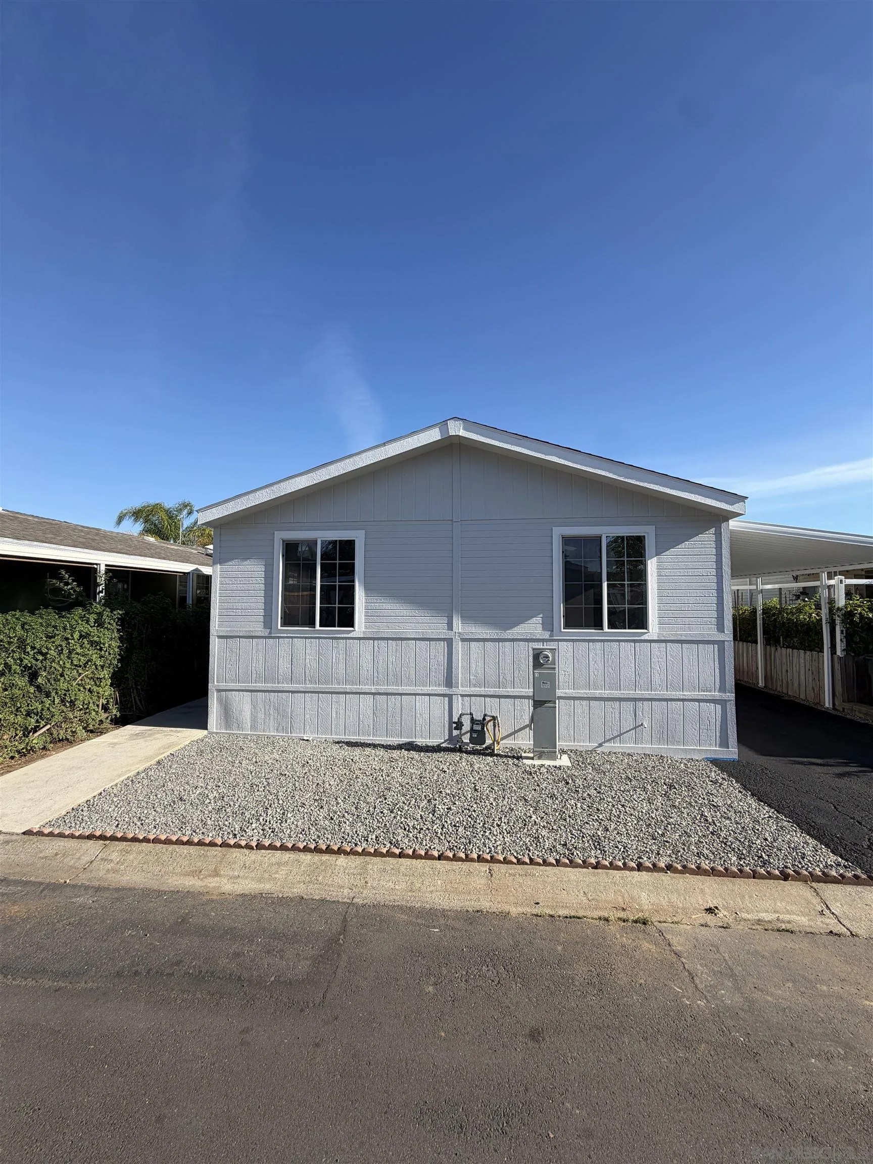 2550 E Valley Pkwy 77