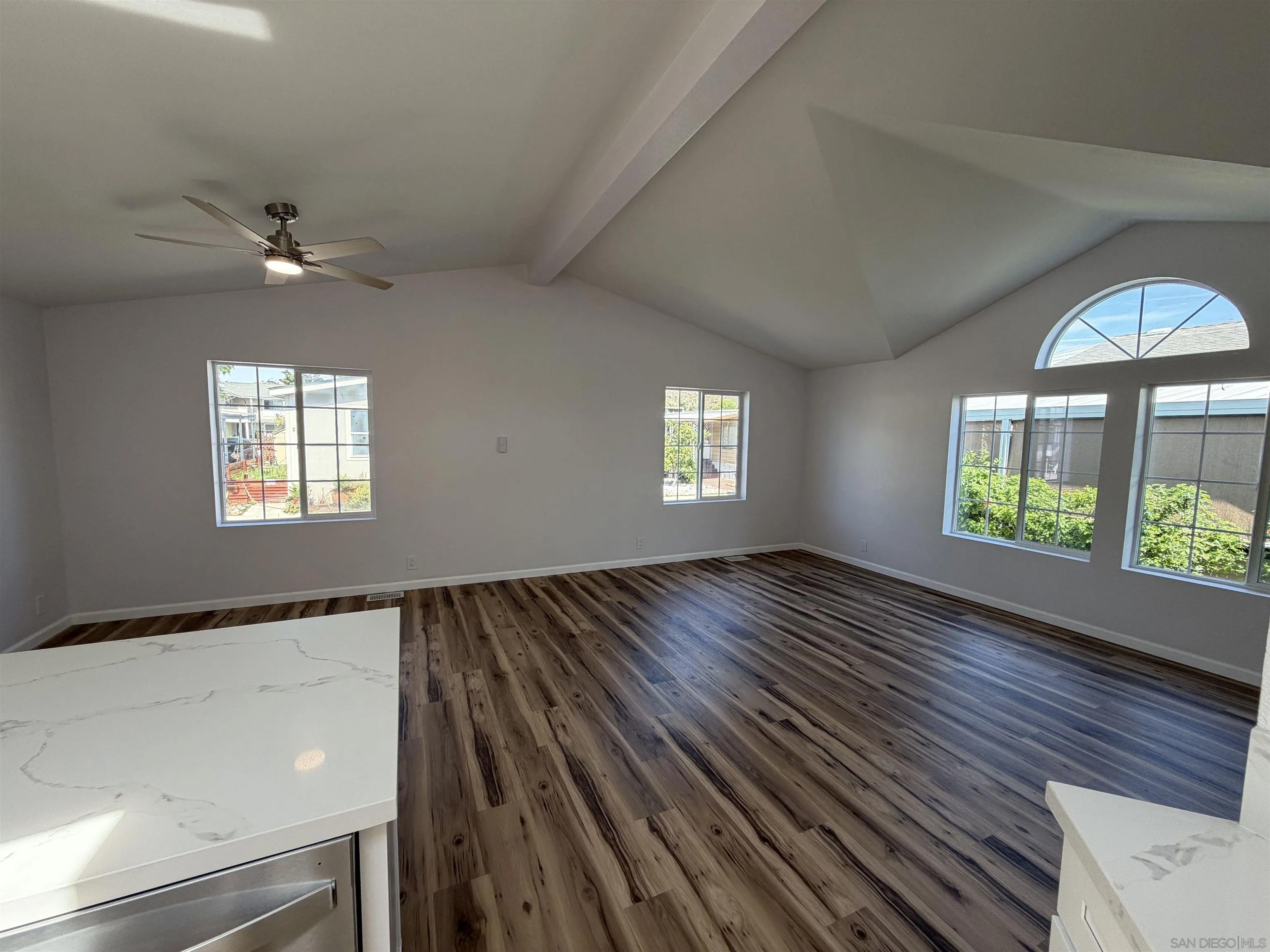 2550 E Valley Pkwy 77