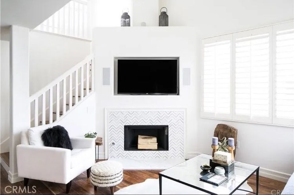 Photo of 514 Marguerite Avenue #1/2, Corona Del Mar, CA 92625 (MLS # NP25280293)