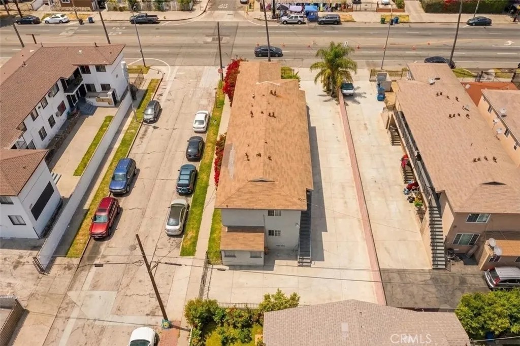 9230 S Figueroa