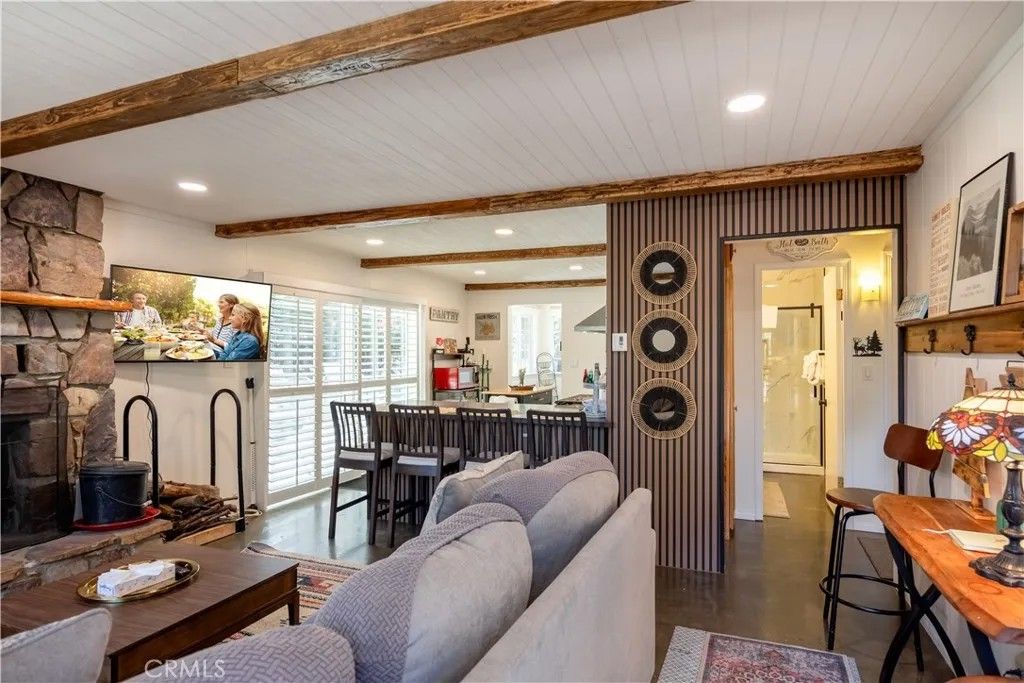 Photo of 682 Maple Lane, Sugarloaf, CA 92386 (MLS # IG26015945)