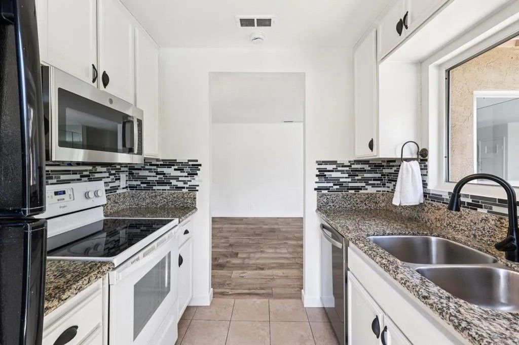 Photo of 225 Diamond Way #211, Vista, CA 92083 (MLS # NDP2508349)